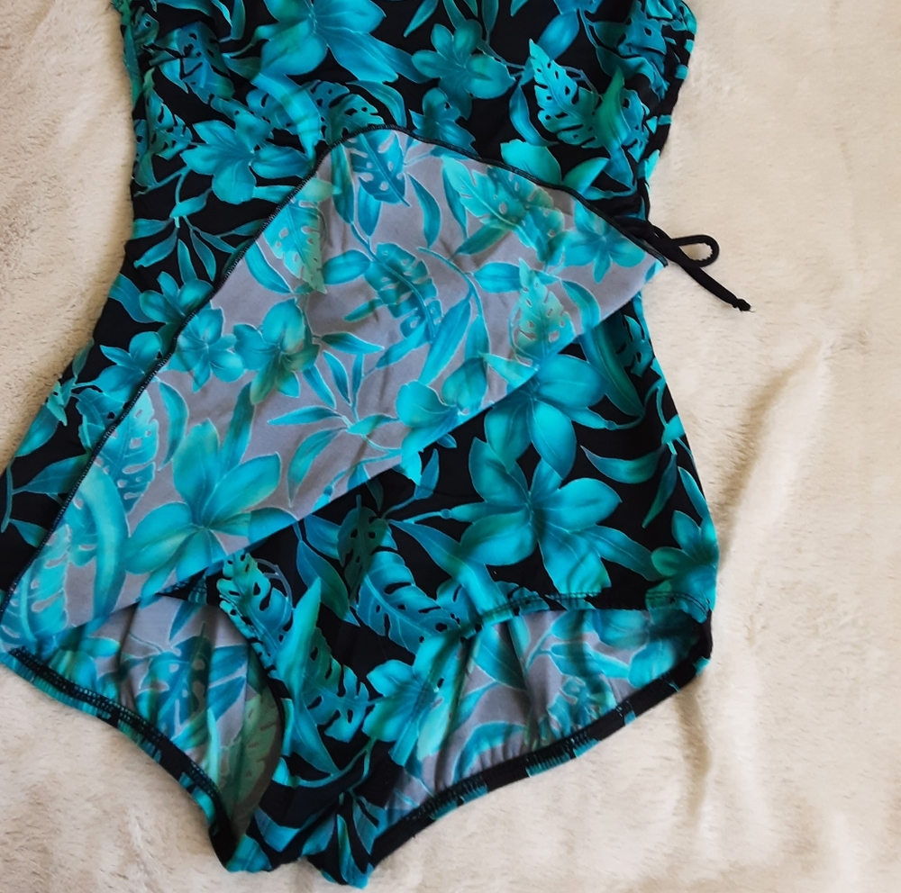 Swimsuit - Picture 2 of 4